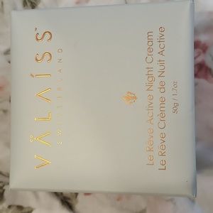 VALAISS skincare bundle